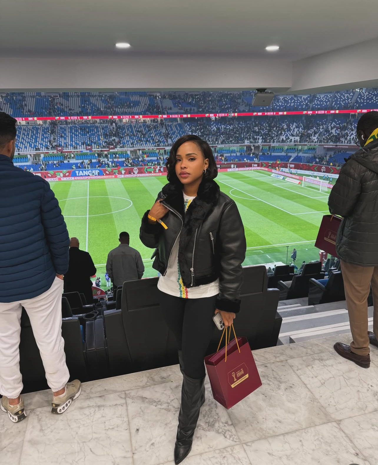 Sénégal–Bénin : la femme d’El Hadj Diouf illumine les gradins du stade de Tanger