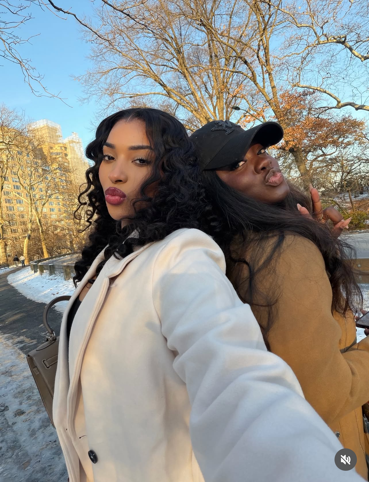 Diariatou Sow se la coule douce à New York avec Ndeye Marie