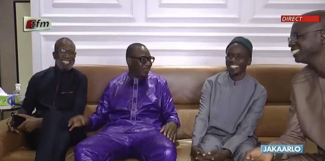 (Vidéo) – Après sa libération, Jakaarlo débarque chez Badara Gadiaga…