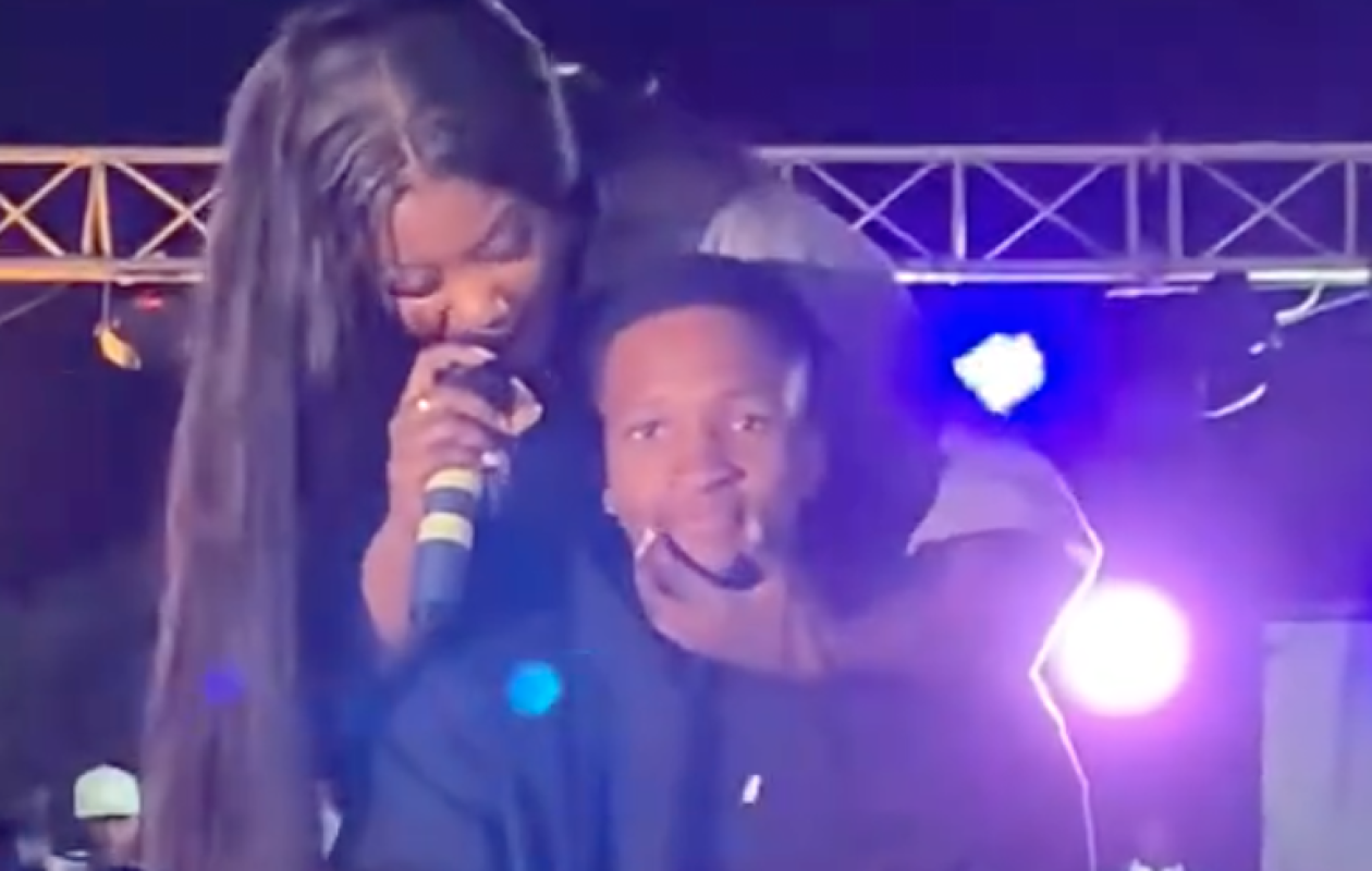 (Vidéo)- La caresse sensuelle de Mia Guissé envers un jeune homme laisse le public bouche bée