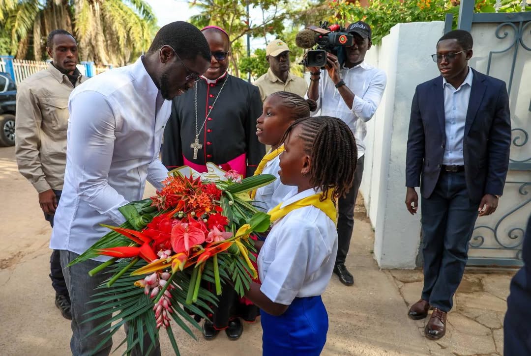 Bourde du protocole présidentiel : Bassirou Diomaye Faye fait de nouveau polémique (photos)