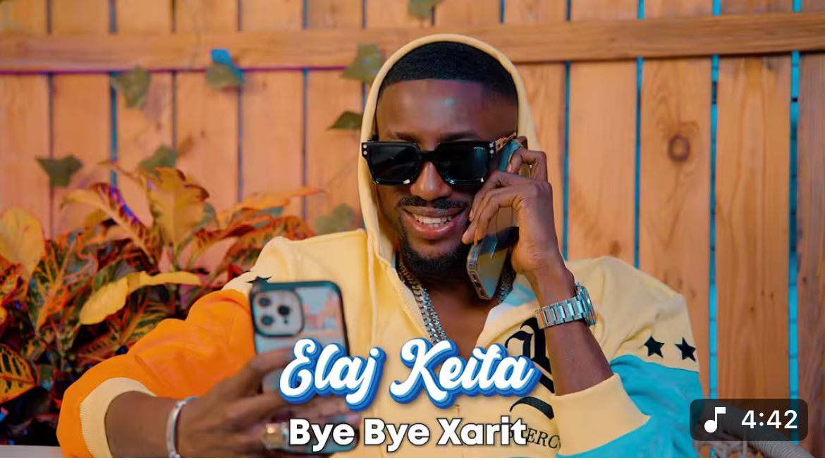 (Clip officiel) – « Bye Bye Xarit » : Elaj Keita règle ses comptes avec les faux amis