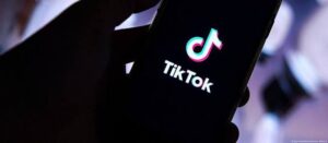 Directs obscènes sur TikTok : un jeune boulanger écope de six mois ferme