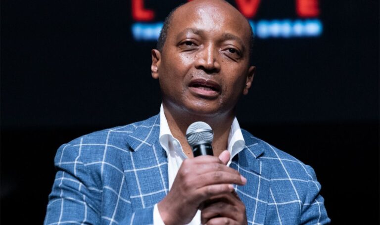Anniversaire de Motsepe : « Vous êtes une honte pour l’Afrique », des Sénégalais prennent d’assaut la page de la CAF