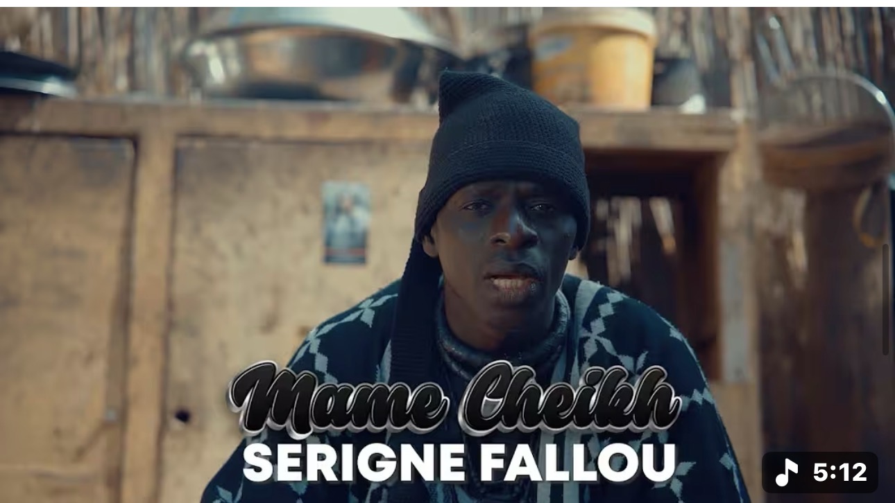 (Clip officiel) – Mame Cheikh dévoile un magnifique clip, « Serigne Fallou ».