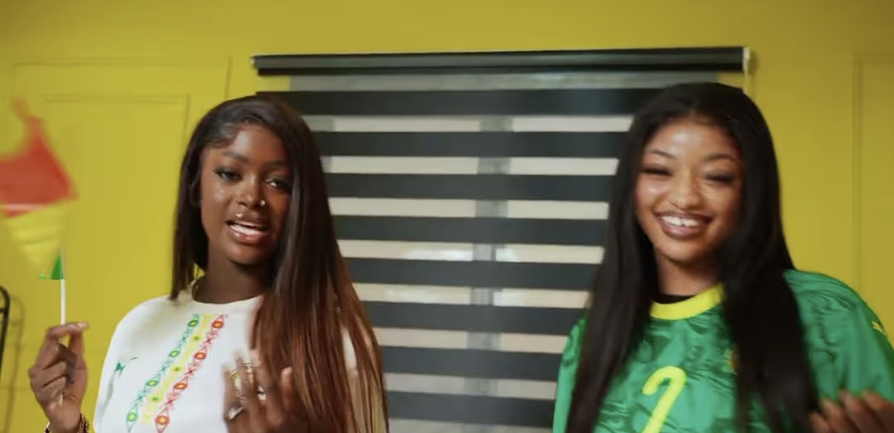 (Clip officiel) – Singom rend hommage aux Lions avec « Hymne national ».