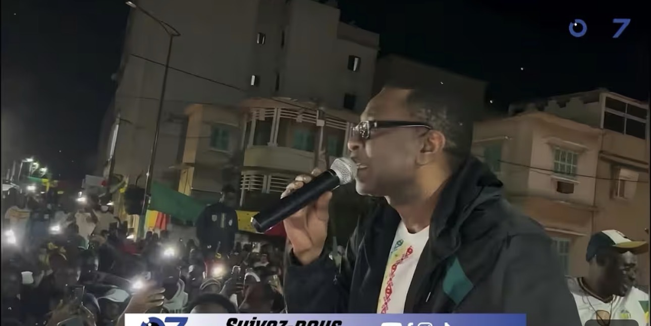 (Vidéo) – Youssou Ndour jubile dans les rues de Dakar après la victoire des lions…