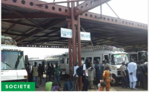 Déguerpissement àPikine : Un coiffeur monte sur un mur et menace de se suicider pour sauver son salon