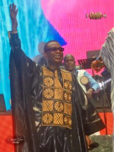 Grand Bal: Youssou Ndour ému, partage son album avec ses fans