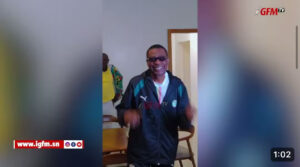 Débordant de joie  Youssou Ndour célèbre le sacre des Lions en famille