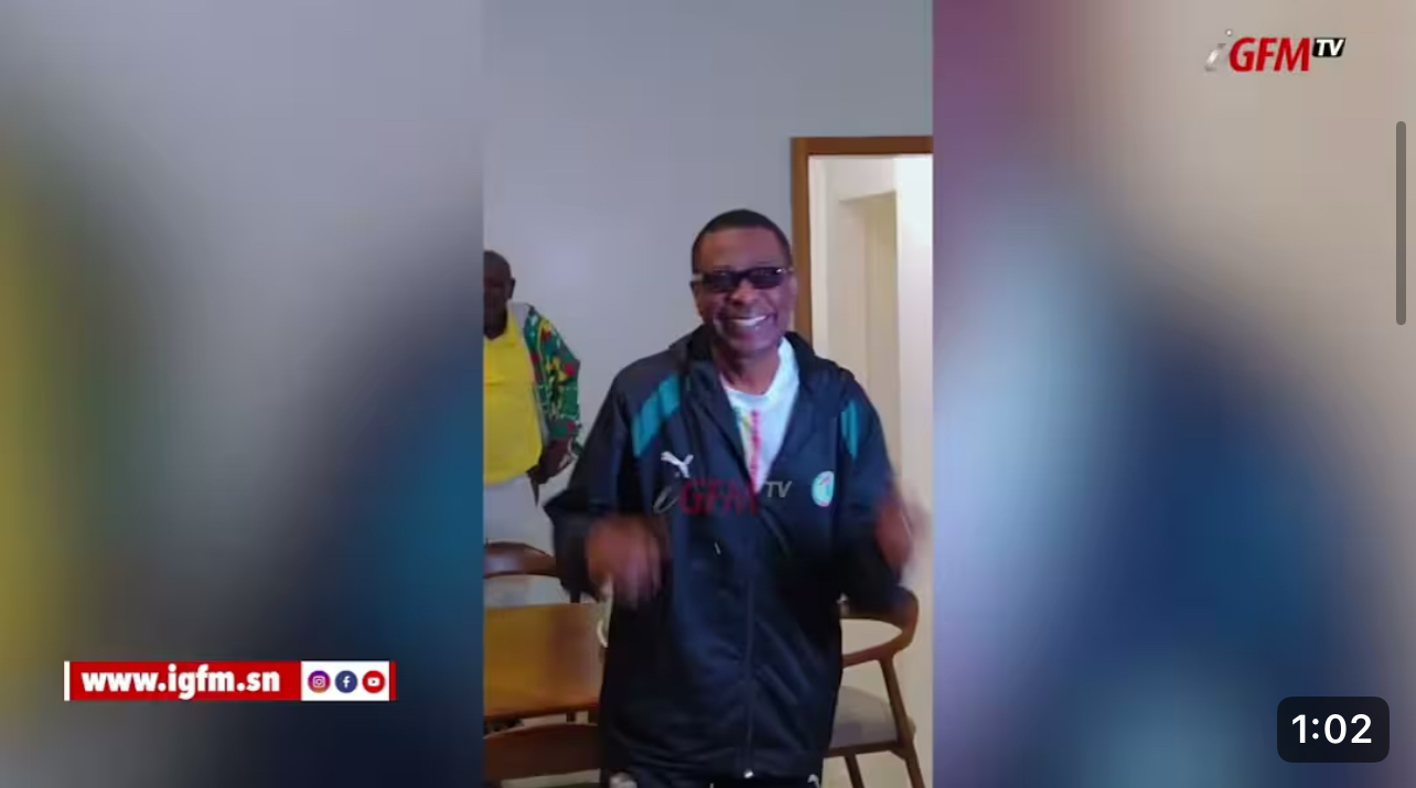 Débordant de joie  Youssou Ndour célèbre le sacre des Lions en famille