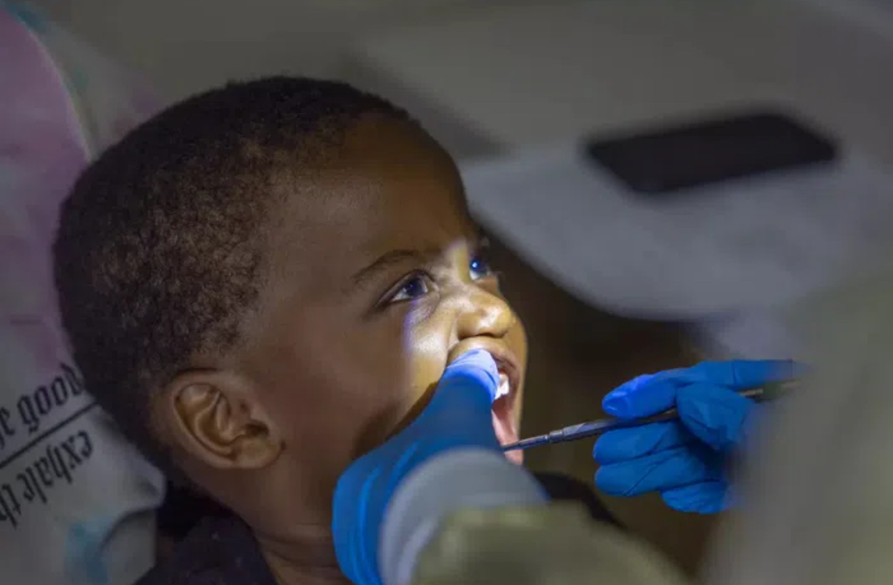 Accusé d’avoir giflé un enfant de 4 ans, un dentiste devant le tribunal