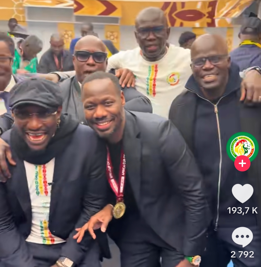 Pape Thiam et la génération 2002 célèbrent la victoire du Sénégal