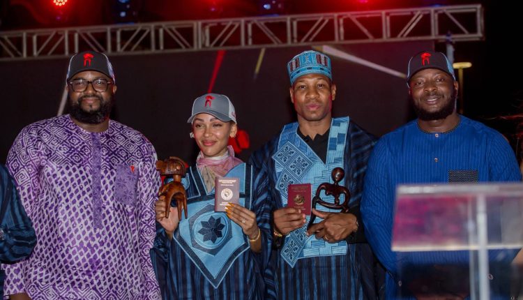 Les acteurs américains Meagan Good et Jonathan Majors deviennent Guinéens et décrochent des passeports diplomatiques