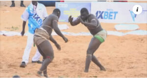 Arène nationale : Talfa terrasse Amanèkh dans un combat éclair, regardez la chute (vidéo)