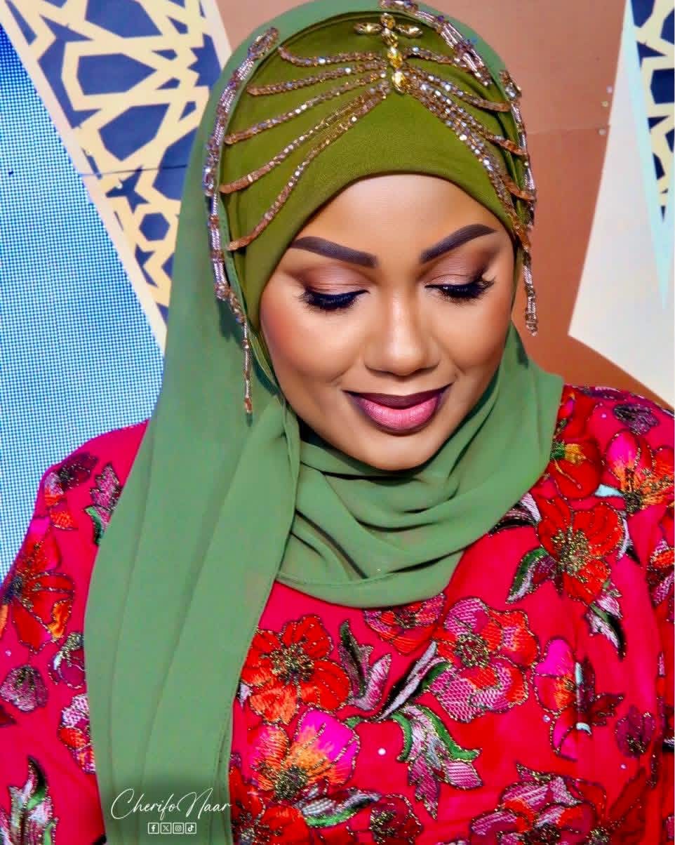 (Photos)- Ramadan : Dieynaba Seydou Ba éclatante en hijab sur le plateau de “Quartier Général”