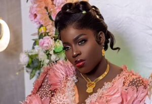 Affaire des vidéos intimes de la mère de Mame Ndiaye Savon : Maman Vulgaire libre, son téléphone confisqué