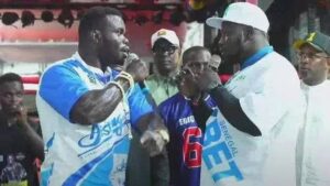 Lutte avec frappe : reprise des face-à-face et open presse autorisée