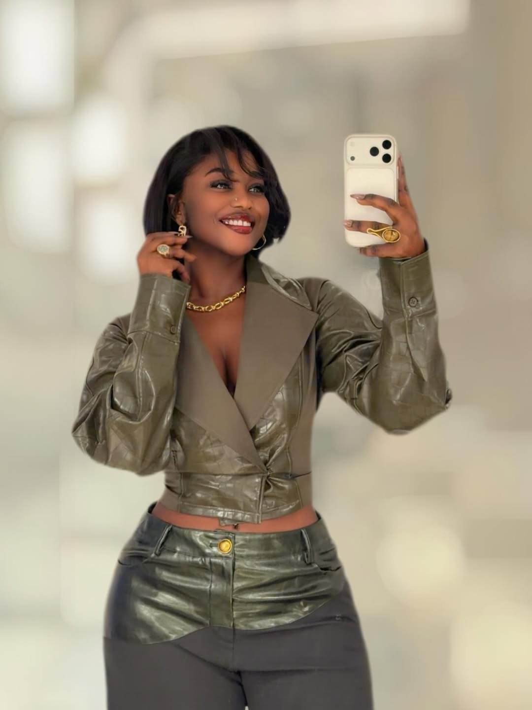 Stylée à Londres, Mia Guissé prépare de grandes surprises