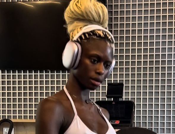 (photos)- Diarra Sylla montre son entrejambe au monde entier