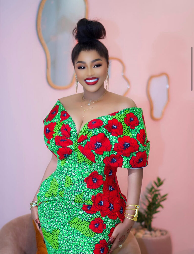 Clara resplendit dans une somptueuse tenue en wax [Photos]