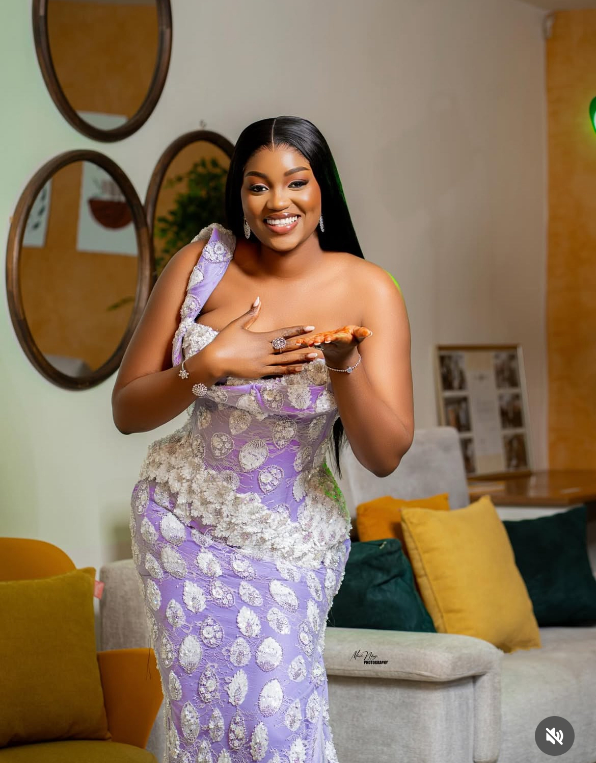 (Photos)- La chanteuse illumine la Kotité avec une tenue élégante et raffinée