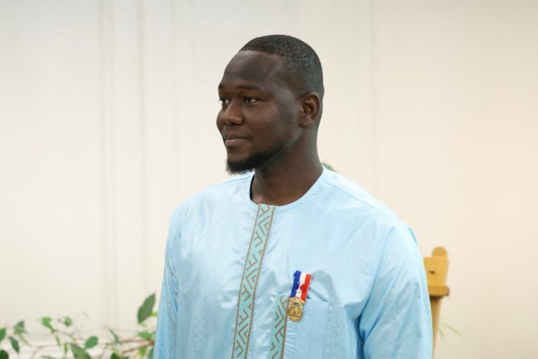 Le Sénégalais Fousseynou Cissé, qui a sauvé six personnes d’un incendie, naturalisé français