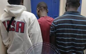 Coup de filet à Keur Massar : quatre individus arrêtés pour actes contre nature et détention de drøgue.