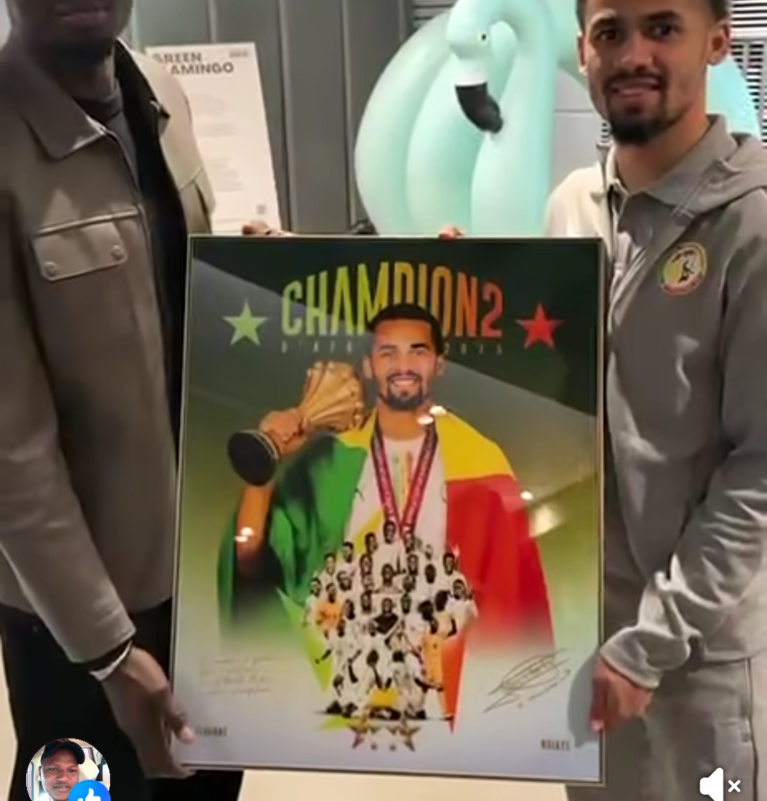 Avant Sénégal-Pérou : Le capitaine offre des tableaux « Champions d&rsquo;Afrique » à toute la Tanière.