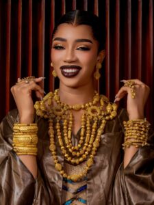 Mariage traditionnel : Kiné Ndiaye en mode « princesse » éblouit la toile !