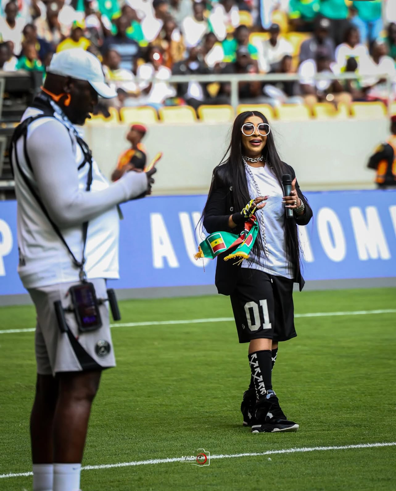 Sénégal – Gambie : Viviane Chidid enflamme le stade avec style