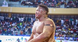 Combat Royal : Le lutteur Doudou Sané choque la communauté musulmane avec son « nguimb »