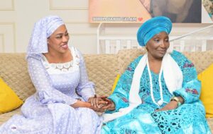 Thiant du 17 avril : La diva ivoirienne Aïcha Koné chez Sokhna Aïda Diallo