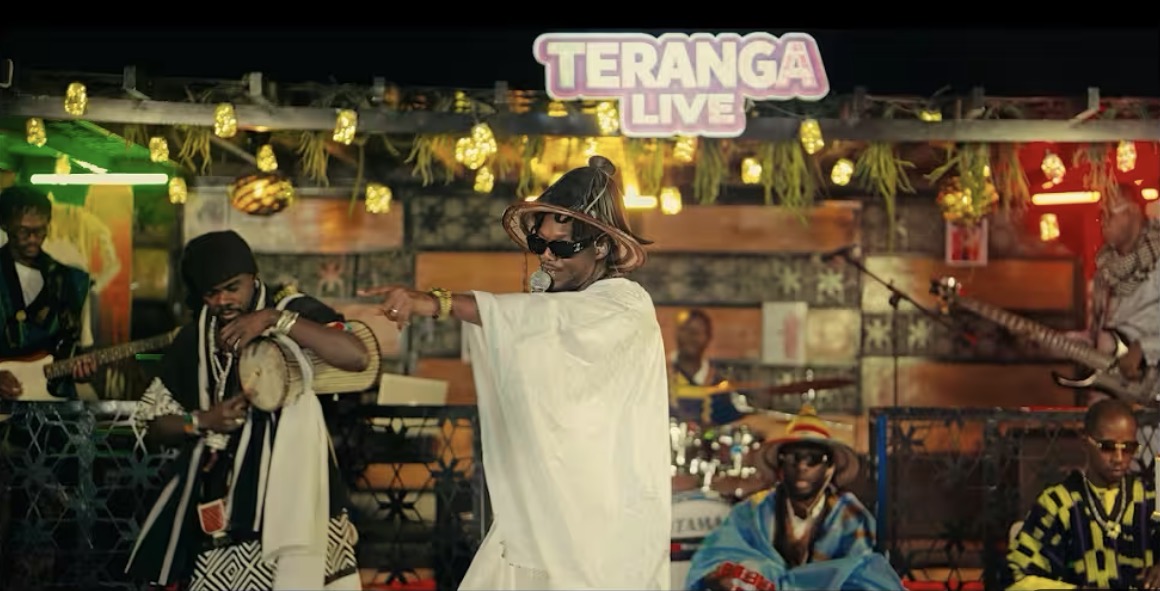 (Clip officiel) – Teranga Live : Akhlou Brick fait renaître « Sénégal let’s do it »