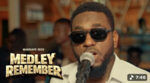 (Vidéo) – Live Performance : Mandiaye Seck touche les cœurs avec « Medley Remember ».