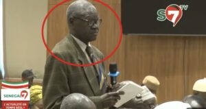 (Vidéo) – Rencontre avec le ministre de l’Intérieur : ce vieux prend la défense des homosexuels…