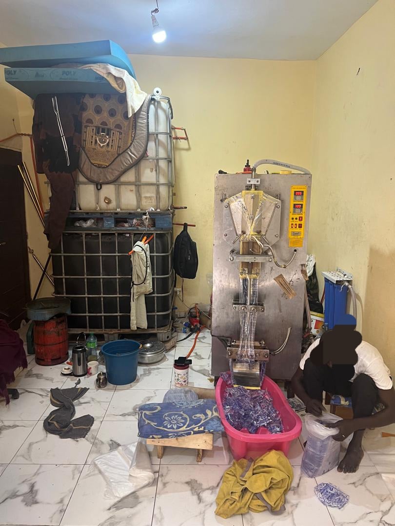Démantèlement d&rsquo;unités clandestines d&rsquo;eau en sachet à Dakar : la Brigade de Recherches frappe un grand coup