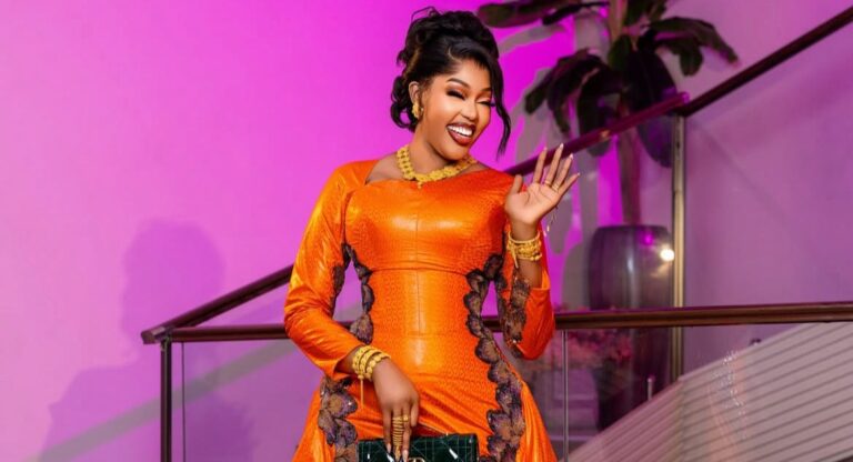 (Photos)- Ya Awa Rassoul fait sensation avec son sublime “sagnsé” de Tabaski
