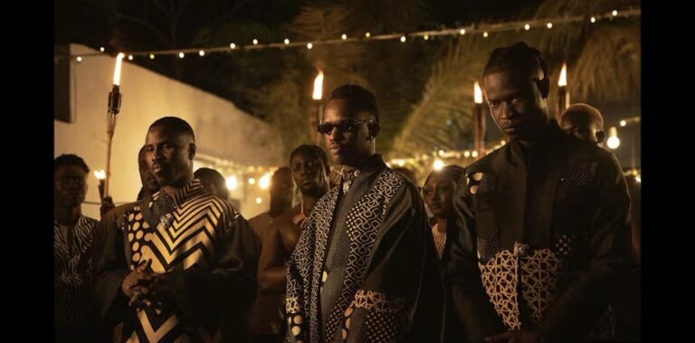 (Clip officiel) – Samba Peuzzi dévoile « Full Bakha » en feat avec Dip et BM Jaay