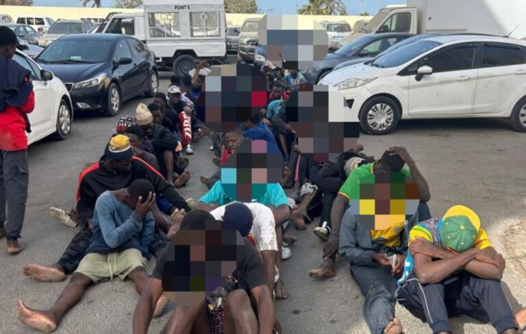 Soumbédioune : 72 migrants clandestins interpellés après l’arrivée d’une pirogue venue de Gambie.