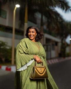 (Photos )- Adja rayonne dans une sublime tenue verte