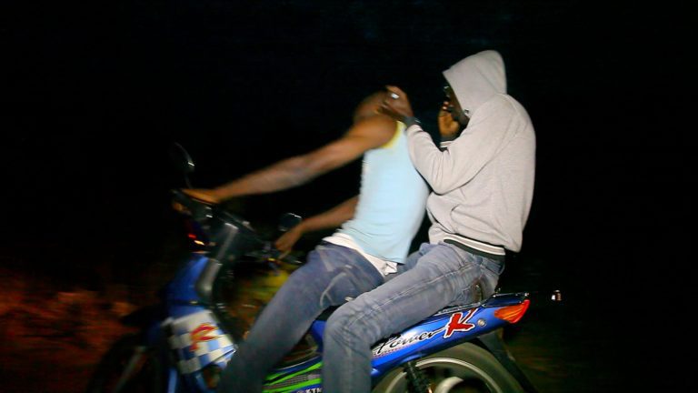 Saly–Popenguine : une bande de braqueurs à moto démantelée, six suspects écroués.