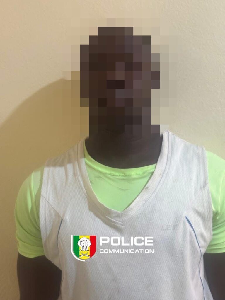 Un faux policier réclame 200 000 FCFA à une femme et finit au poste de police