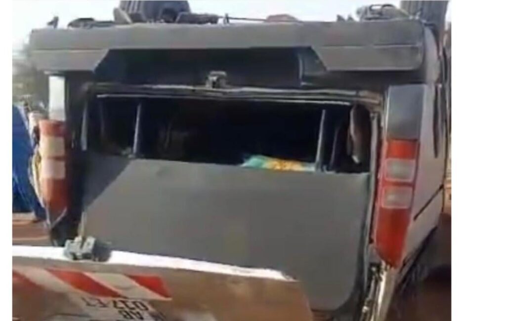 Kanel : 2 morts et 14 blessés dans le renversement d’un véhicule de transport en commun…
