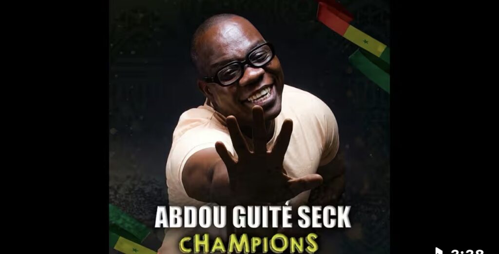 (Clip officiel) – Abdou Guité Seck célèbre les Lions avec son nouveau titre « Champions ». 