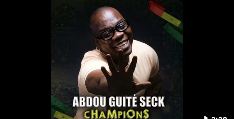 (Clip officiel) – Abdou Guité Seck célèbre les Lions avec son nouveau titre « Champions ». 