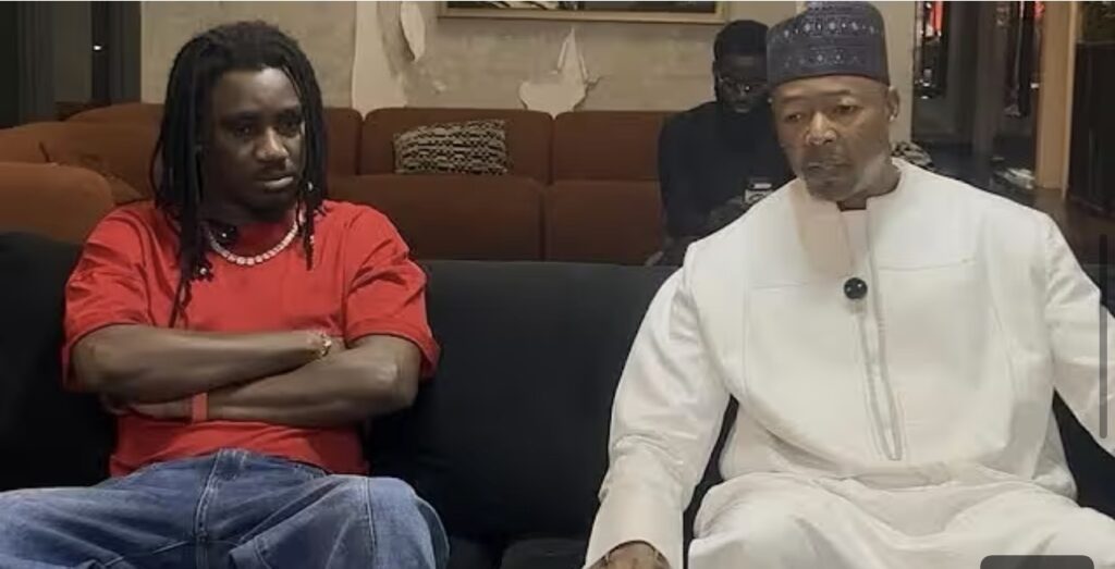 (Vidéo) – Visite du ministre de la Culture chez Wally Seck : le chanteur fait des confidences…