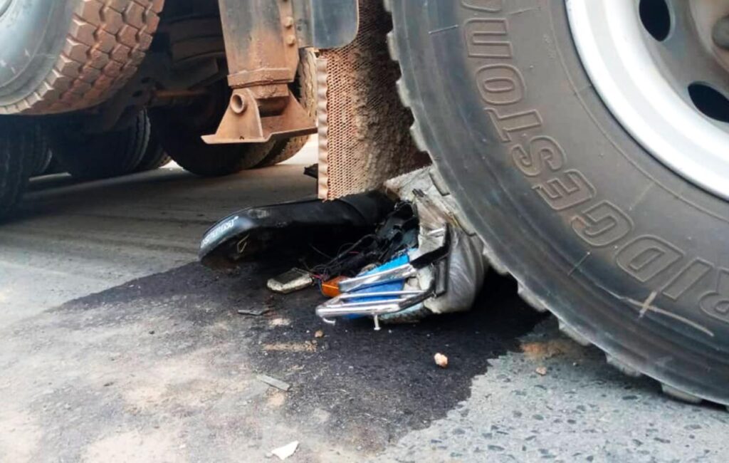 Drame sur la RN2 à Kébémer : un jeune motocycliste perd la vie dans une collision avec un camion.