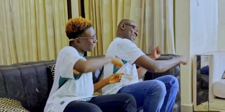 (Clip officiel) – Pape Diouf rend hommage aux Lions avec « Les Rois du continent »