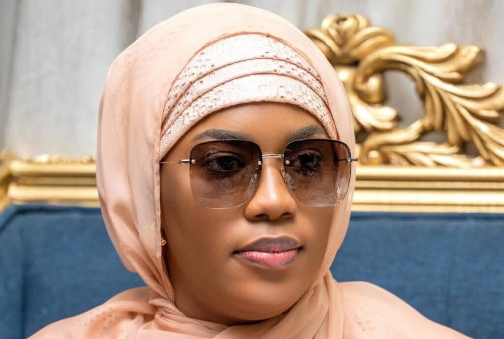 (Photos)- Absa Faye rayonne d’élégance sous son voile